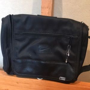 Great for Fathers Day NIKE golf travel kit new